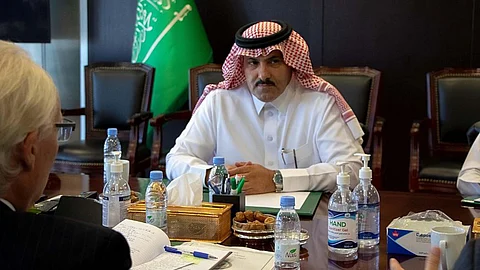 جانب من لقاء "آل جابر" مع المبعوث الأمريكي لدى اليمن
