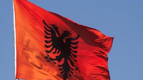 علم ألبانيا