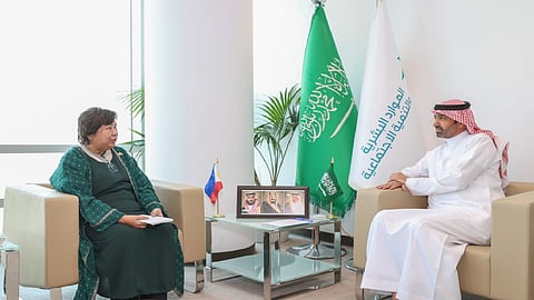 الوزير الراجحي مع وزيرة العمال الفلبينية