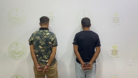 القبض على مواطنين سرقا 88 ألف ريال من مركبة نقل أموال في الرياض