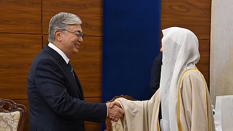 رئيس كازاخستان يستقبل وزير الشؤون الإسلامية بقصر الاستقلال