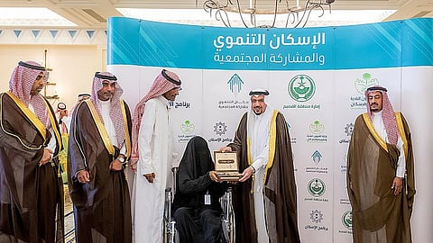 أمير القصيم يسلّم 36 وحدة لمستفيدي الإسكان التنموي في محافظة النبهانية