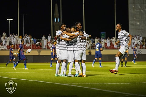 «حرزان» يقود الطائي للفوز على العدالة في الدوري السعودي