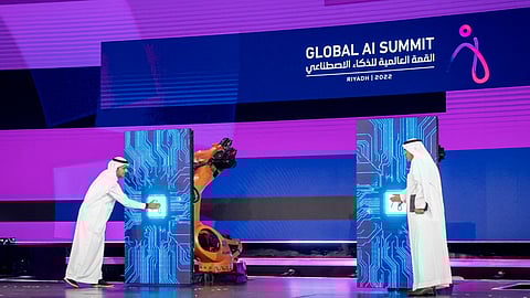 «الحقيل» و«الغامدي» يدشنان «تحدي المُدن الذكية» في قمة الذكاء الاصطناعي بالرياض