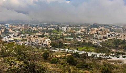 أمطار غزيرة وسيول على منطقتي الباحة وعسير