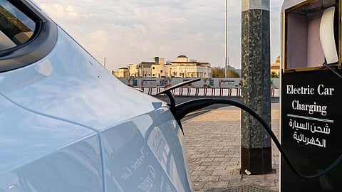 تنفيذ مشروع شحن السيارات الكهربائية بطرق المدينة المنورة