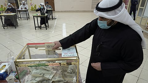 بدء عملية الاقتراع لانتخابات مجلس الأمة الكويتي