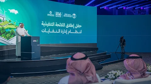 نائب وزير البيئة يدشن لائحة إدارة النفايات