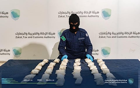 إحباط 4 محاولات لتهريب أكثر من 750 ألف حبة كبتاجون.. وضبط مستقبليها في المملكة