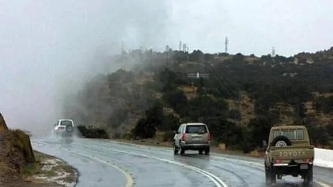 أمطار غزيرة وسيول على جازان وعسير