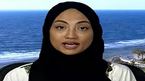 مدربة التربية الإيجابية منار منشي