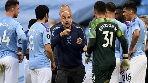 غوارديولا يحذّر لاعبيه