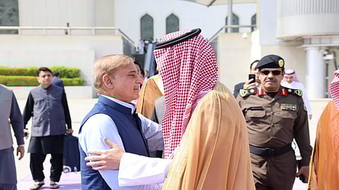 مغادرة رئيس الوزراء الباكستاني جدة