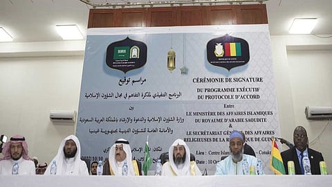 جانب من توقيع الاتفاقية