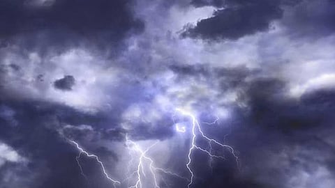 سحب رعدية ممطرة