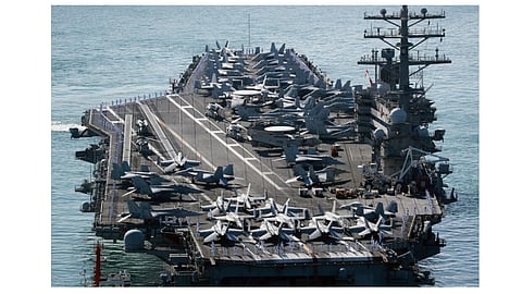حاملة طائرات أمريكية