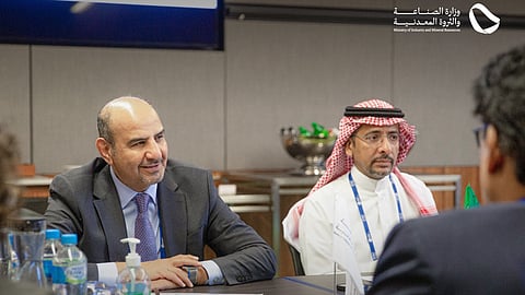 وزير الصناعة يبحث تعزيز التعاون الاستثماري مع منغوليا والهند