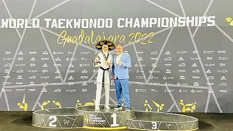 لاعبة المنتخب السعودي دنيا أبو طالب تحقق برونزية العالم للتايكوندو