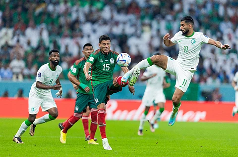 انتهاء الشوط الأول بالتعادل السلبي بين المنتخب السعودي والمكسيك.. وتألق العويس