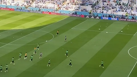 بالفيديو.. لاعبو الأخضر يجرون عمليات الإحماء وسط عاصفة من التصفيق