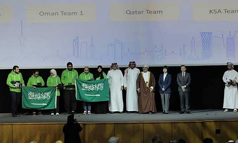 طلاب سعوديون يحصدون جائزة «الأداء المتميز» في نهائيات مسابقة هواوي الإقليمية