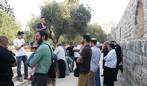 مستوطنون يعتدون على فلسطينيين