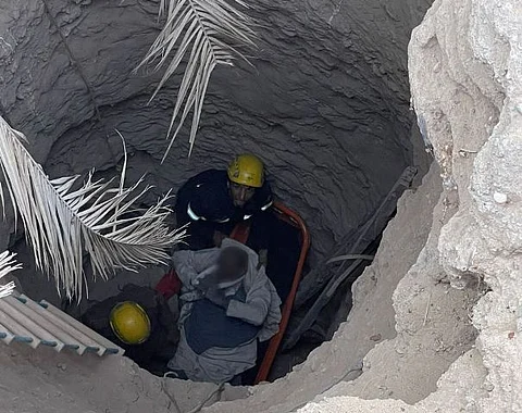 بالصور.. إنقاذ مواطن سقط في بئر بـ«وادي الدواسر»