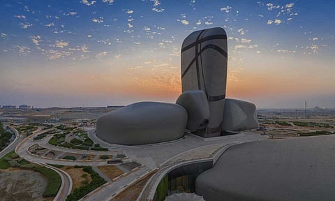 وزارة الإعلام تمنح إثراء جائزة التميز الإعلامي لمسار الأغنية الوطنية