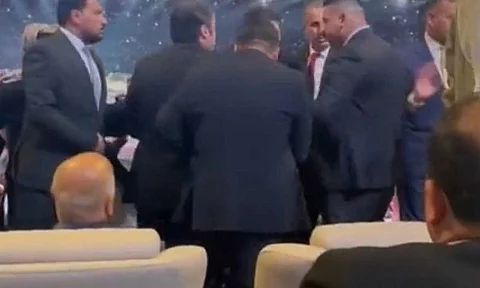 اشتباك بالأيدي في مقصورة كبار الشخصيات خلال افتتاح «خليجي 25» (فيديو)