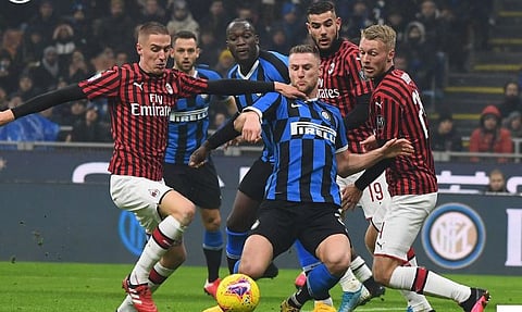 لقاء سابق بين إنتر وميلان