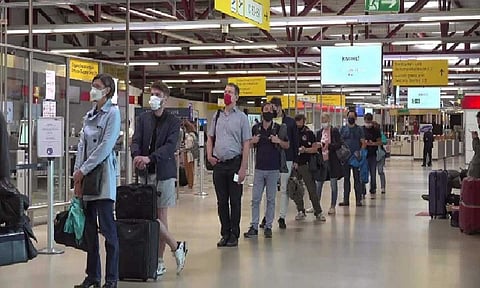 قيود كورونا في المطارات