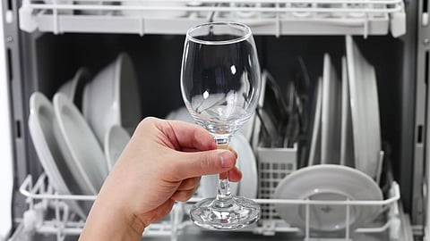 تنظيف الأواني