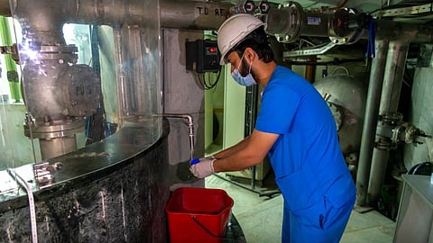 توزيع مياه زمزم