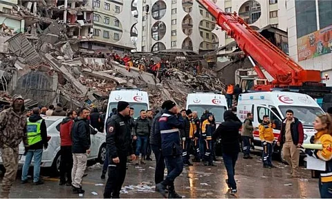 تركيا: 31 مستشفى ميدانيًا من 28 دولة تعمل في مناطق الزلزال
