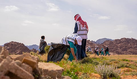 حملة بعيوننا نحميها