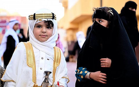 ارتداء الأطفال للملابس التراثية والشعبية