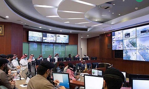 مركز إدارة  الأزمات بإمارة مكة