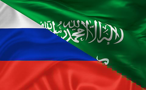 العلم السعودي والعلم الروسي