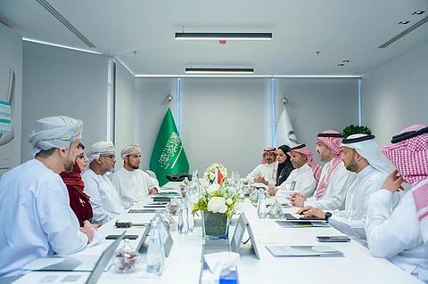 وفد عماني يطلع على تجربة المملكة
