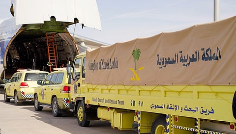 بآليات ومضخات وأدوية.. فريق سعودي يشارك في إغاثة المتضررين بزلزال تركيا وسوريا