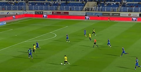 الاتحاد يضرب الفتح بخماسية ويعزز صدارته لدوري روشن