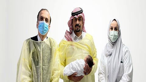 ولادة ناجحة لسيدة تعيش بمضخة قلب اصطناعية