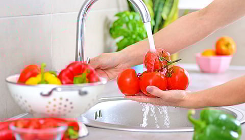 غسل الخضروات والفواكه