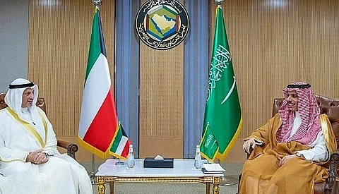 فيصل بن فرحان يلتقي وزير خارجية دولة الكويت