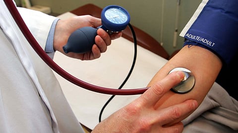 قياس ضغط الدم