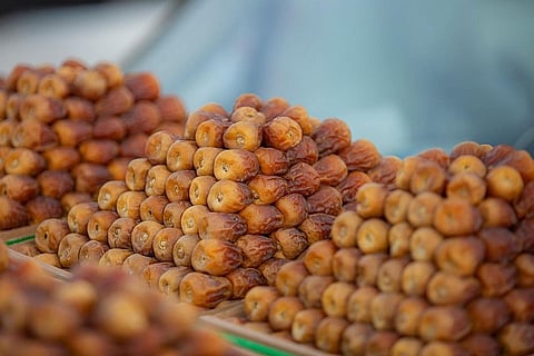 إقبال كثيف على التمور بأسواق منطقة جازان