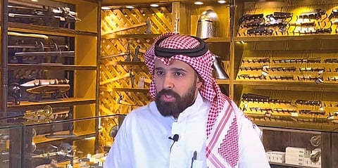 كاشفًا قصة خنجر معاوني هتلر.. سعودي يحول عشقه للحدة والسكاكين لمشروع تجاري مربح