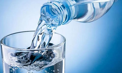 هل وجود الصوديوم في مياه الشرب يشكل قلقاً على الصحة؟ الغذاء والدواء تُجيب