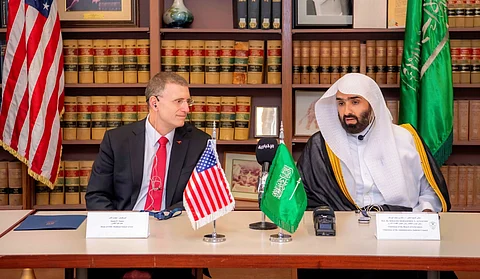 رئيس ديوان المظالم يزور جامعة سذرن ماثدست