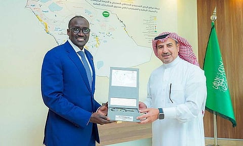 نائب وزير الصناعة يبحث مع وفد من ساحل العاج تعزيز العلاقات الثنائية في قطاع التعدين